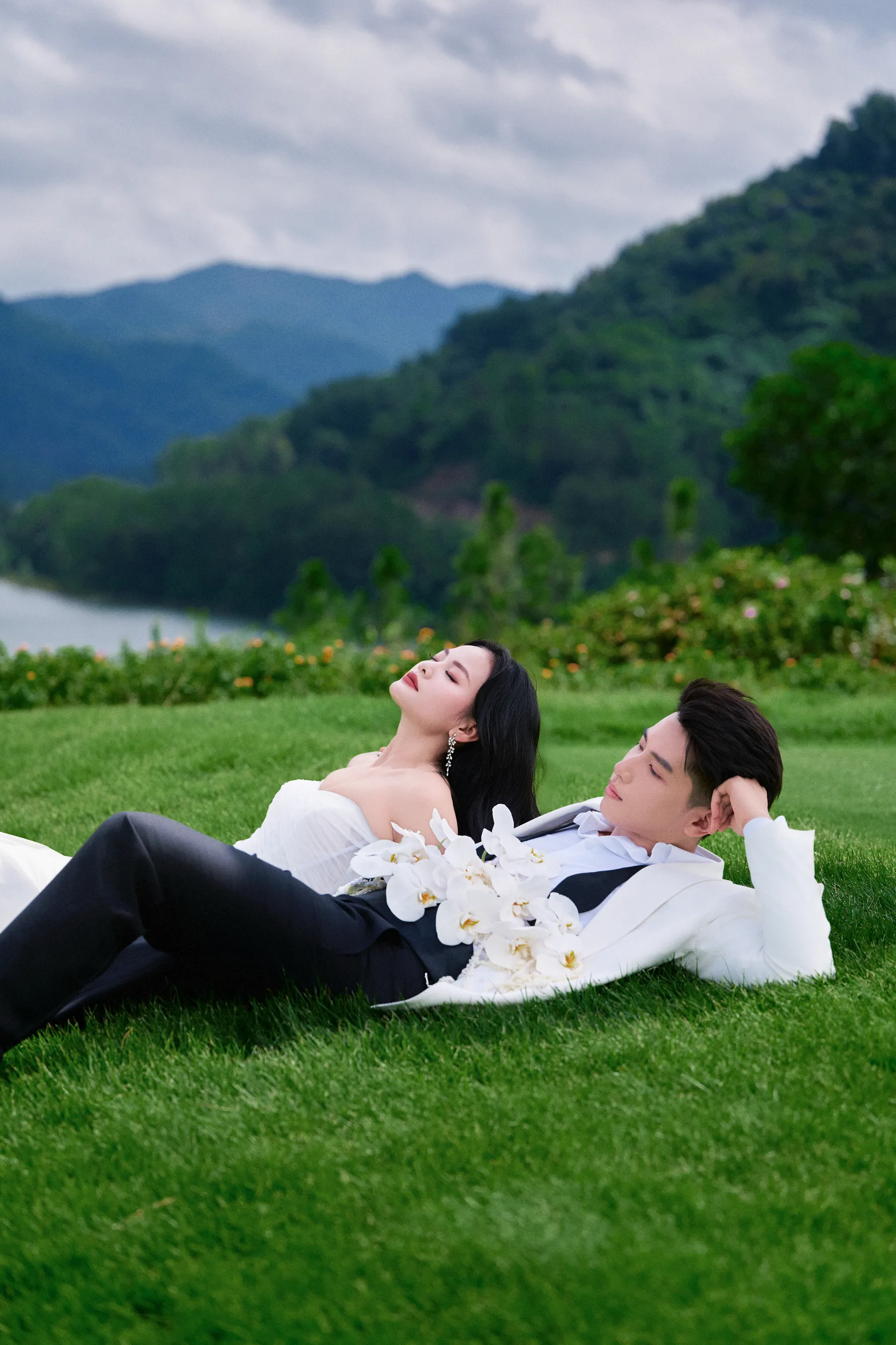 Tác phẩm của Rosé Wedding